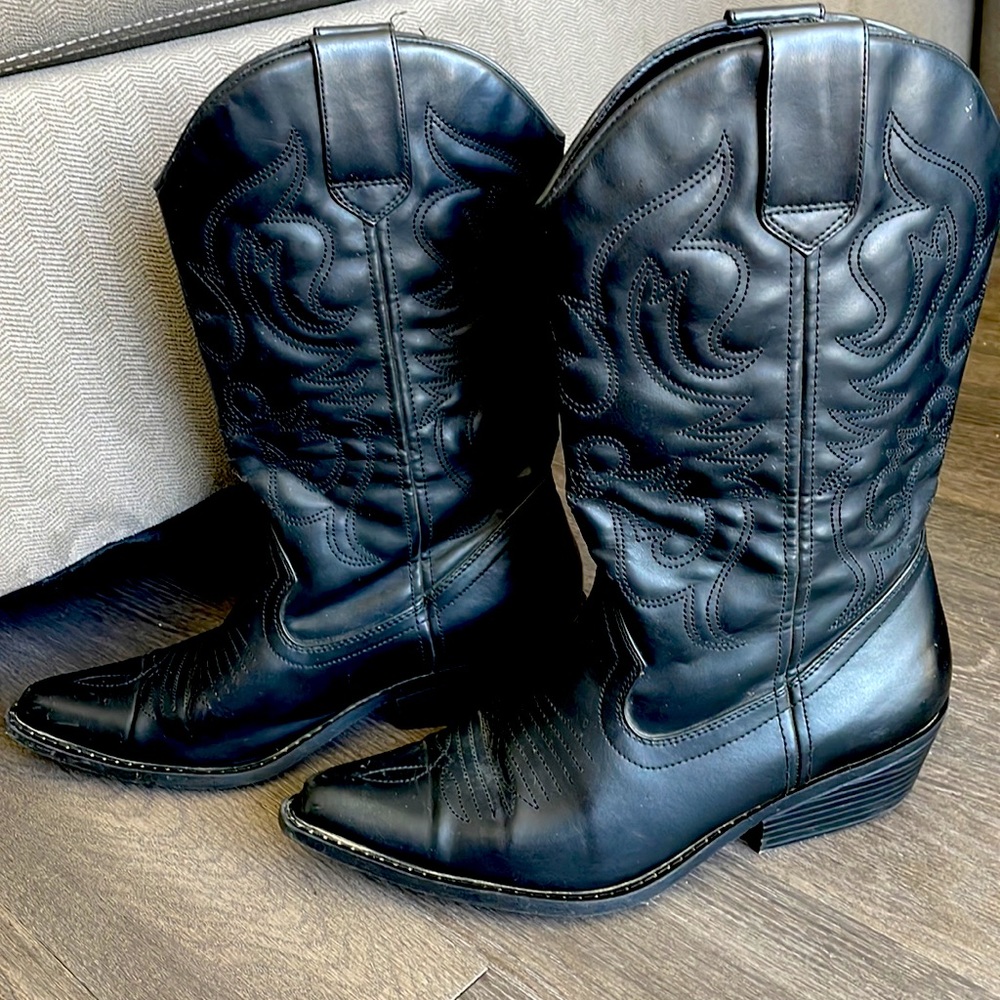Black cowboy boots- women’s size 7.5